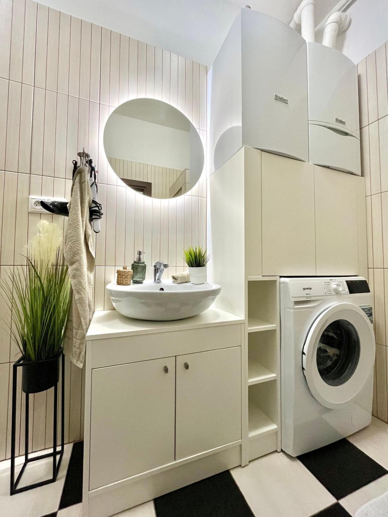 Urban Jungle Apartment Old Town Air Conditioned Bratislava Buitenkant foto